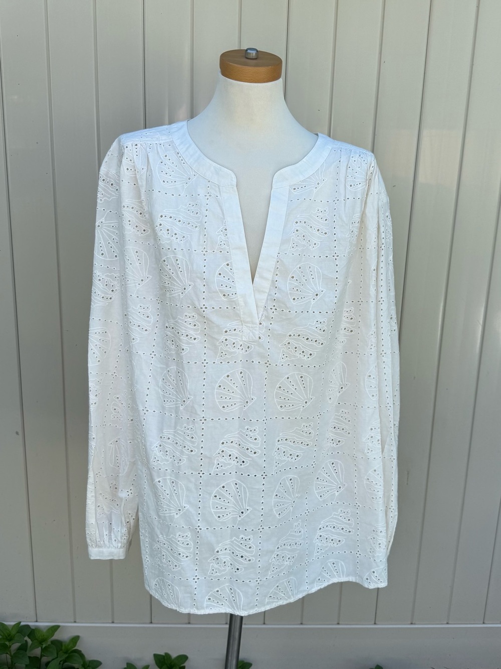 Size 2X Universal Thread Ivory Eyelet Long-Sleeve Split-Neck Summer Top